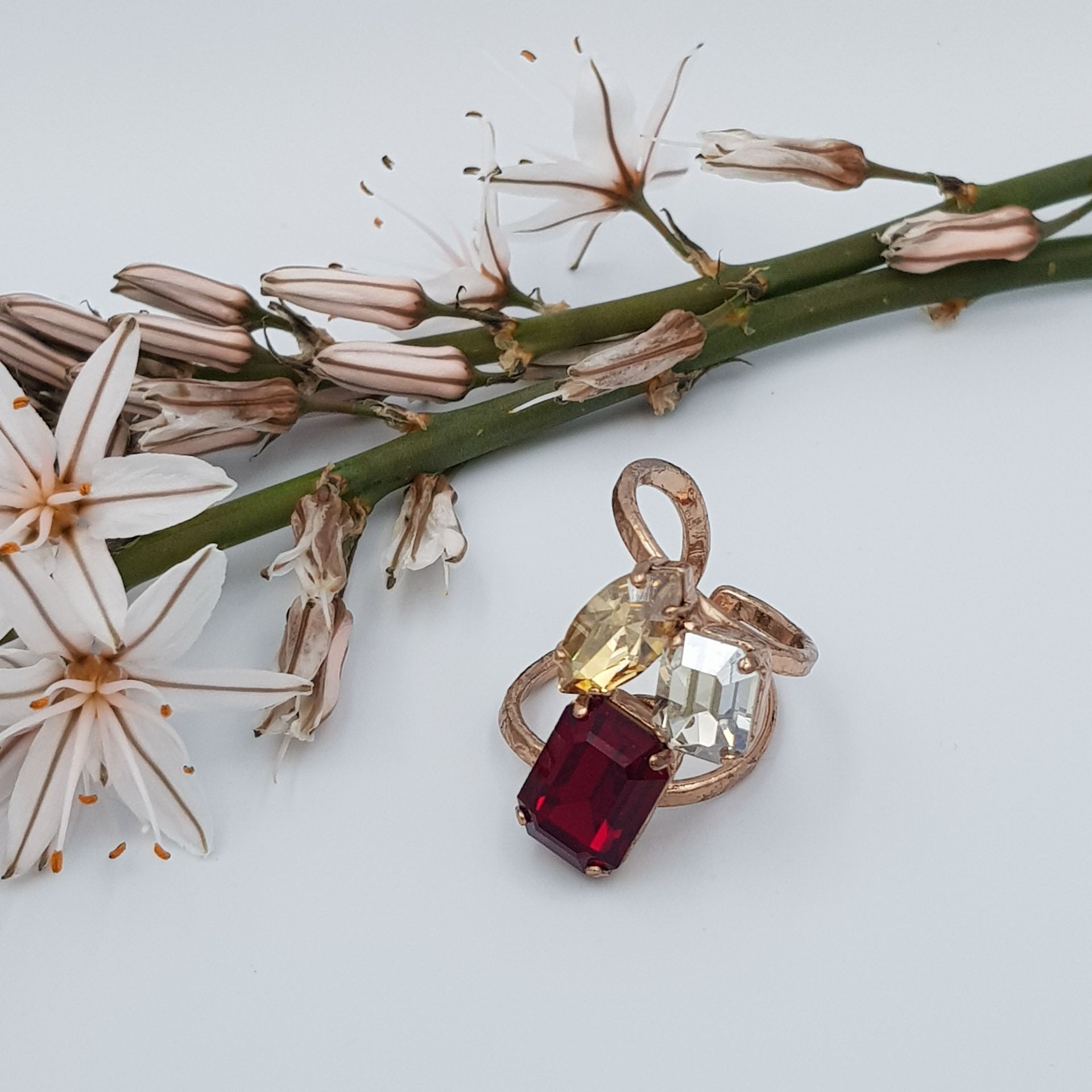ΔΑΧΤΥΛΙΔΙ ΕΠΙΧΡΥΣΟ ΜΕ ΡΟΖ ΧΡΥΣΟ ΚΑΙ SWAROVSKI ΚΟΚΚΙΝΟ ΔΙΑΦΑΝΟ & ΜΕΛΙ