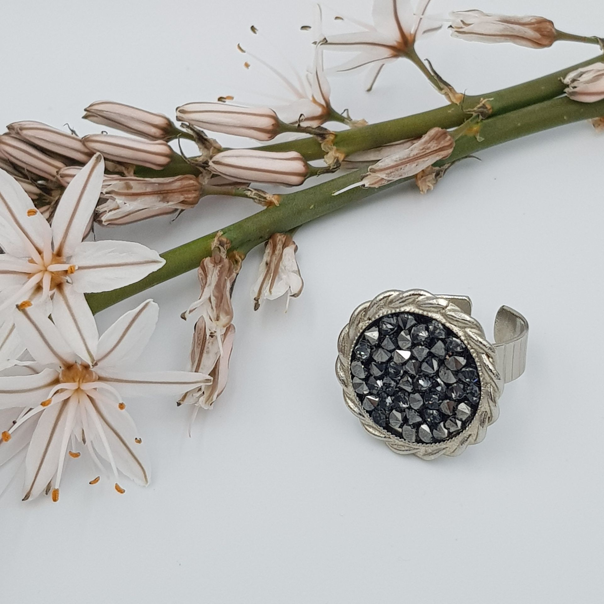 ΔΑΧΤΥΛΙΔΙ ΕΠΑΡΓΥΡΟ ΜΕ CHATON ΓΚΡΙ SWAROVSKI