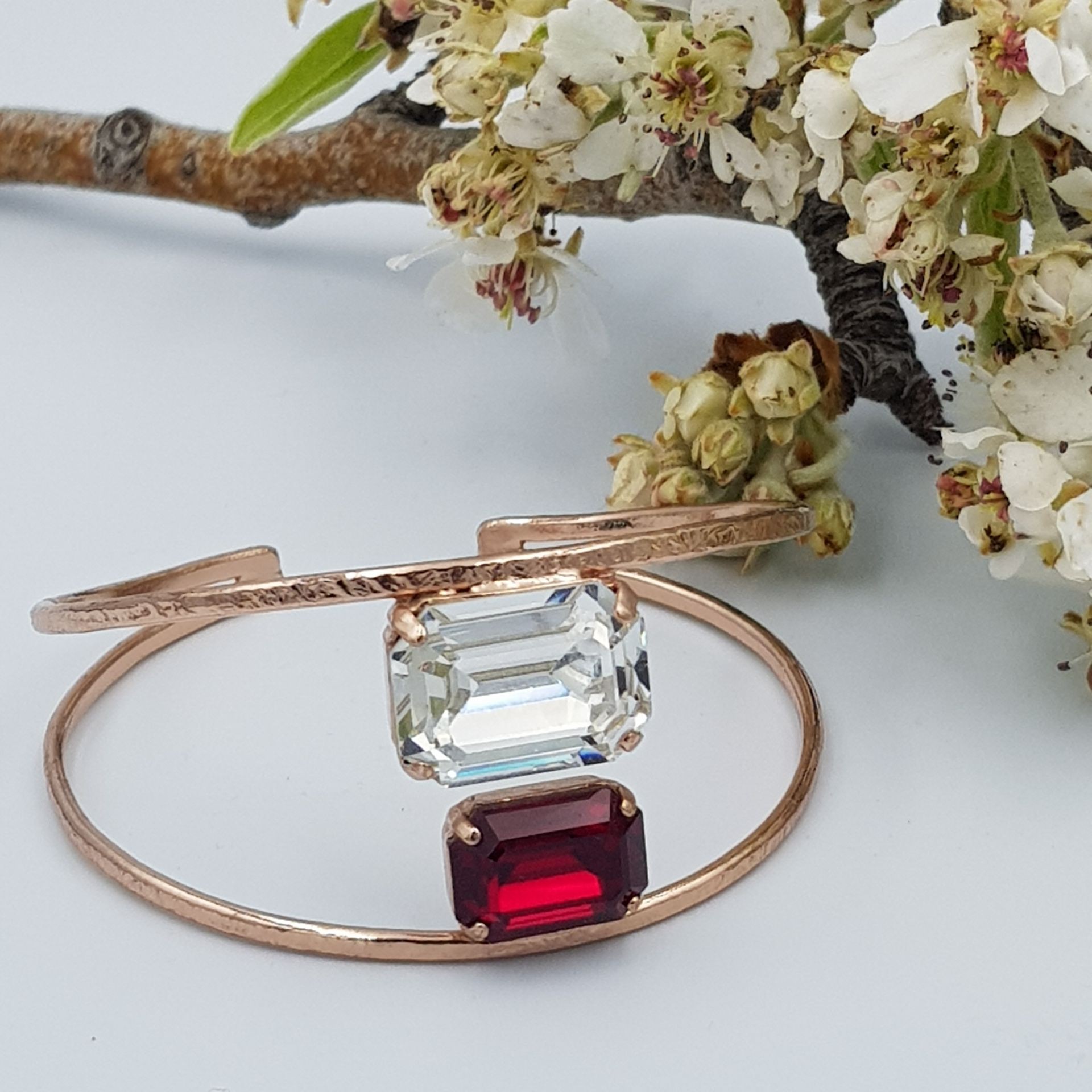 ΒΡΑΧΙΟΛΙ ΕΠΙΧΡΥΣΟ ΜΕ  ΡΟΖ ΧΡΥΣΟ ΚΑΙ SWAROVSKI ΔΙΑΦΑΝΟ & ΚΟΚΚΙΝΟ