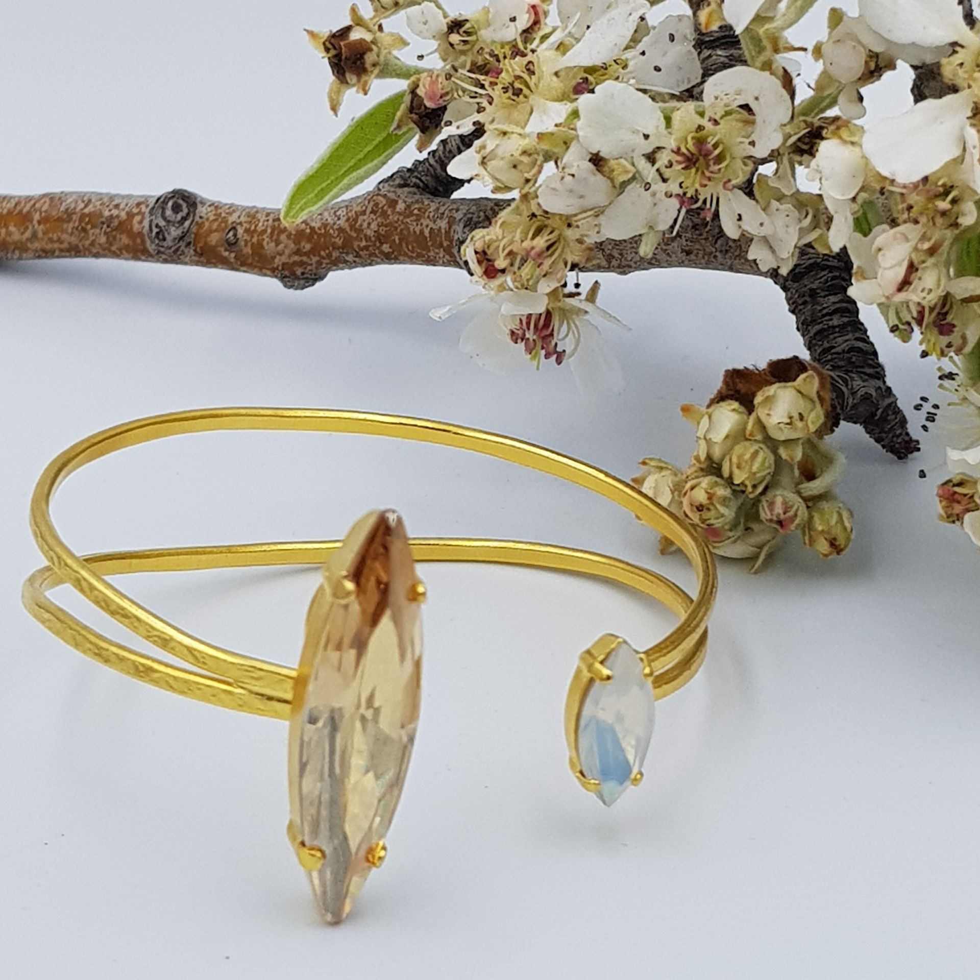ΒΡΑΧΙΟΛΙ ΕΠΙΧΡΥΣΟ ΜΕ SWAROVSKI ΜΕΛΙ ΚΑΙ ΔΙΑΦΑΝΟ