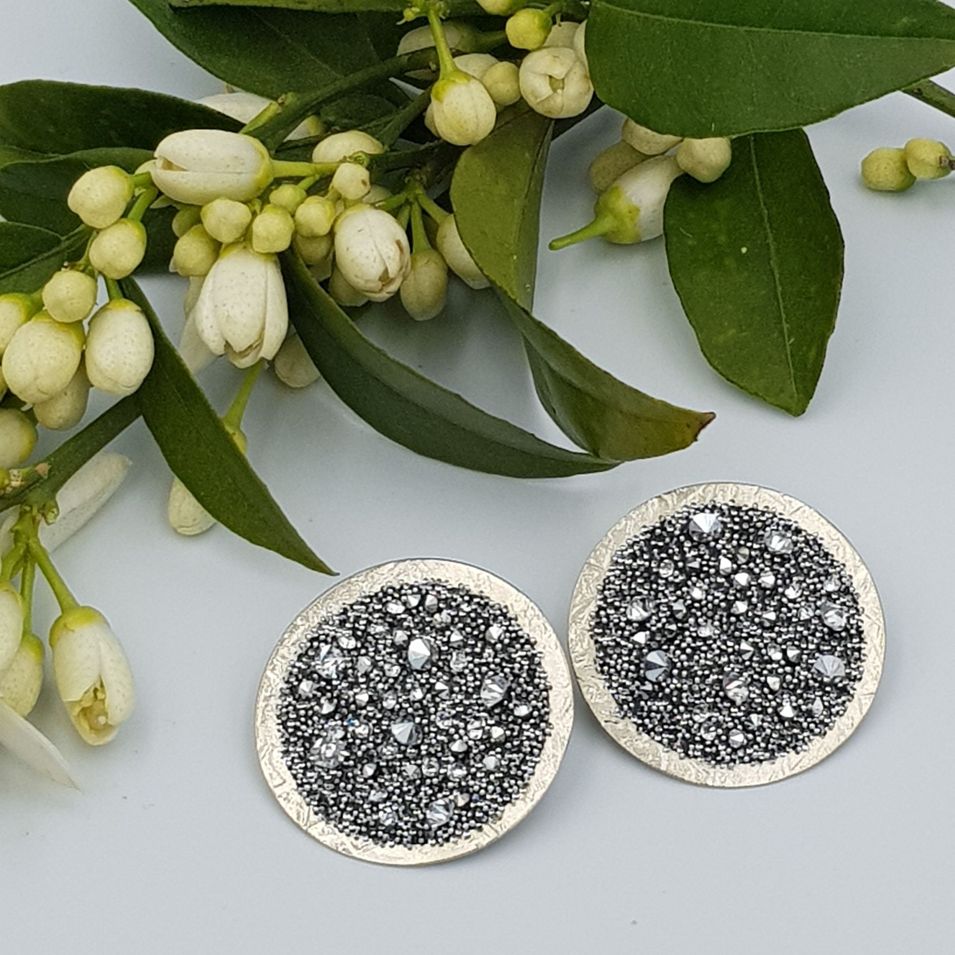 ΣΚΟΥΛΑΡΙΚΙΑ ΕΠΑΡΓΥΡΑ ΜΕ SWAROVSKI ΓΚΡΙ