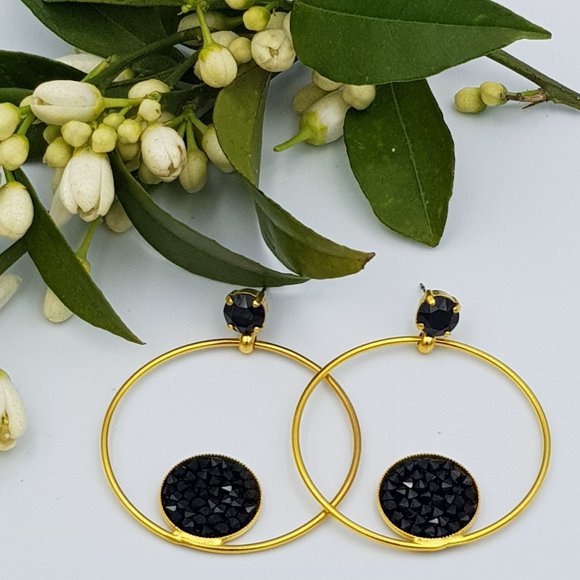 ΣΚΟΥΛΑΡΙΚΙΑ ΕΠΙΧΡΥΣΑ ΜΕ SWAROVSKI ΜΑΥΡΟ