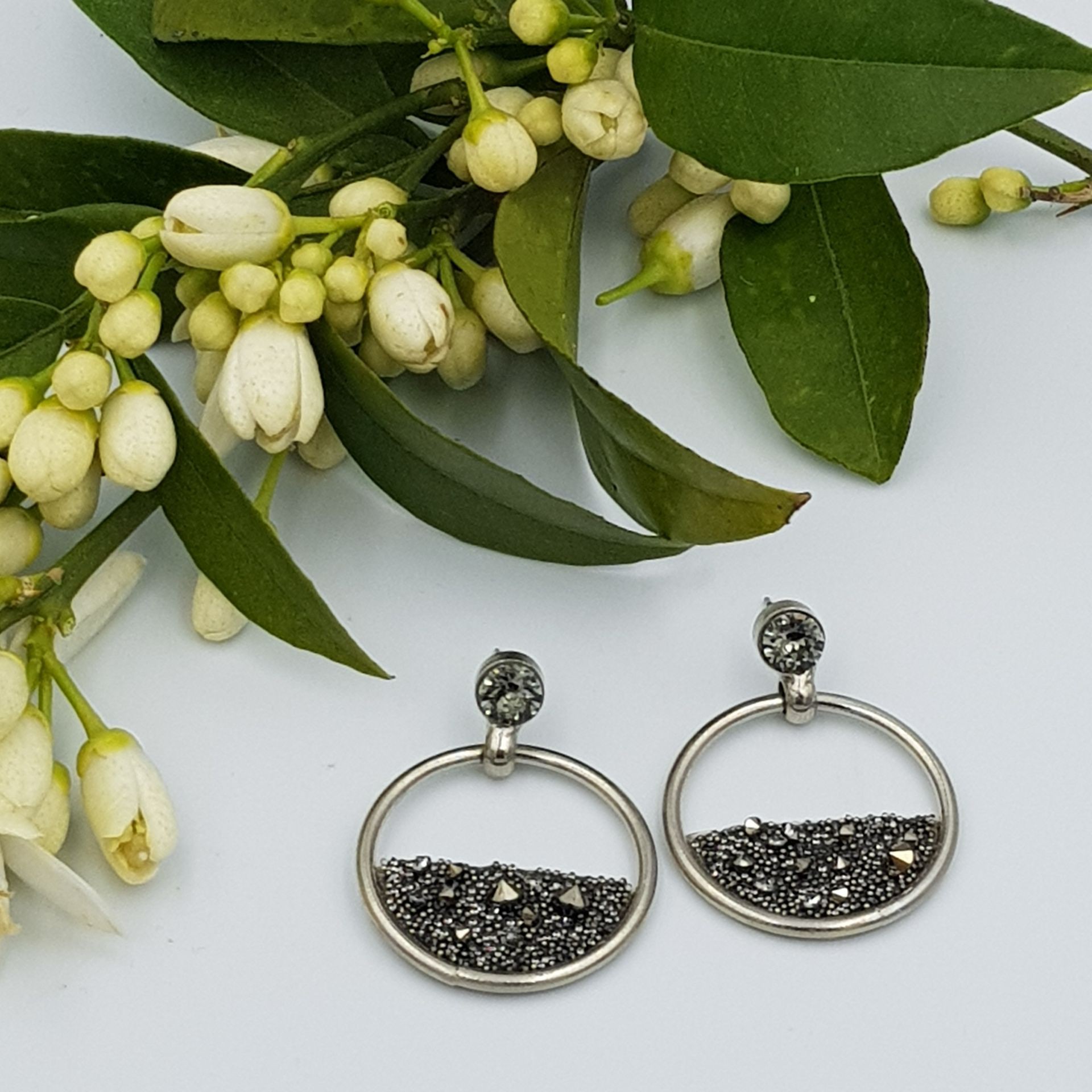 ΣΚΟΥΛΑΡΙΚΙΑ ΕΠΑΡΓΥΡΑ ΜΕ SWAROVSKI ΓΚΡΙ ΣΚΟΥΡΟ